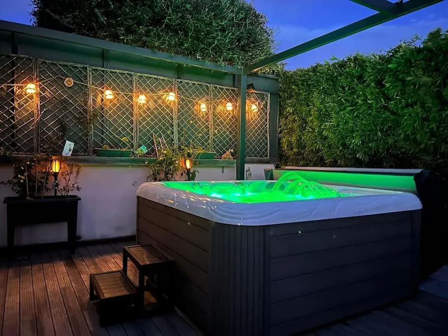 Holiday home Villa Moderne Avec Jacuzzi Proche D'Avignon Le Thor France