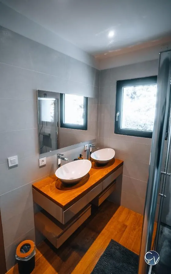 Holiday home Villa Moderne Avec Jacuzzi Proche D'Avignon Le Thor