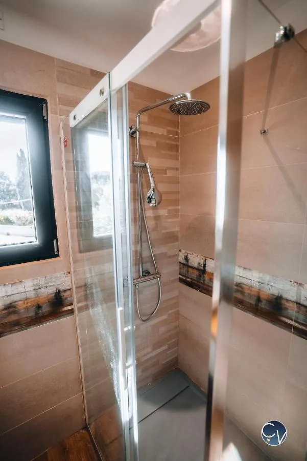 Villa Moderne Avec Jacuzzi Proche D'Avignon Le Thor 0*,  France